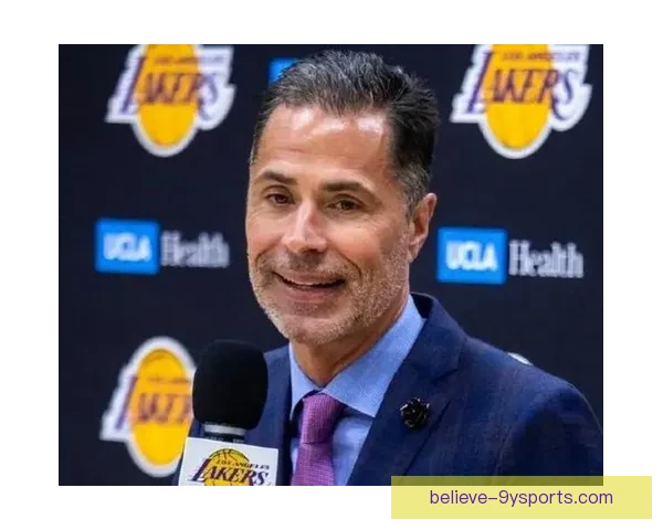 湖人队签约新球员迎接新赛季 交易和伤病情况引发球迷热议