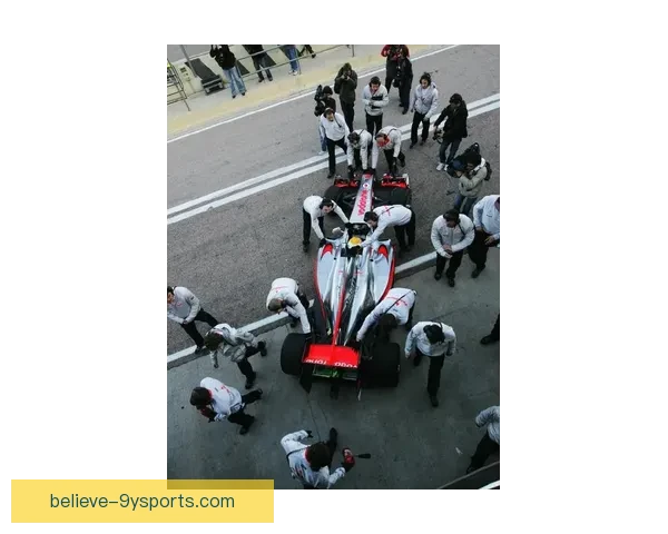 F1赛季激战正酣 各车队迎接挑战 新技术革新与战略博弈引发关注