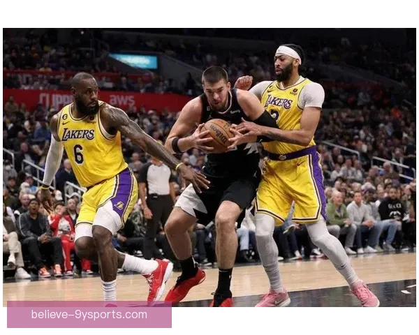 湖人队新赛季阵容引爆期待詹姆斯状态调整成焦点