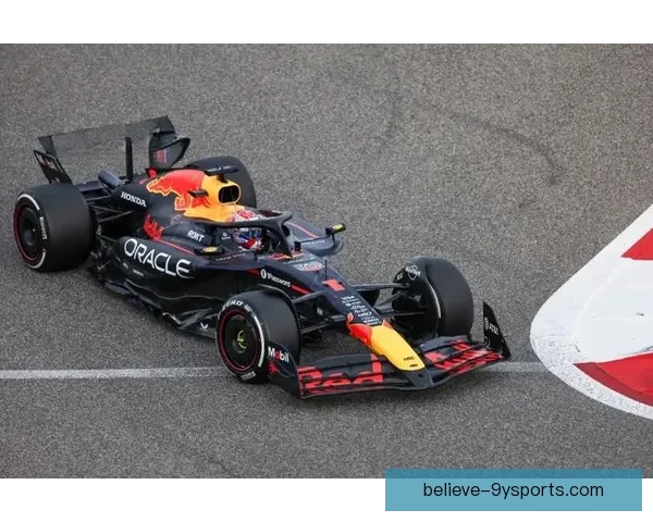 F1赛季激战正酣 红牛车队势如破竹 迈凯伦进步神速 赛道激烈竞争愈发白热化